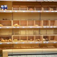 selbstebdienungsbackwaren (leider wenig vegan) at Fruchtbare Erde in Dortmund