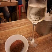 Vegan supplì and prosecco at A GoGò Pizzabar in Mallorca