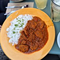 Veganes Gulasch - in vegan mit Reis statt Böhmischen Knödeln at Tiny Soul Cafe & Deli in Kochel Am See