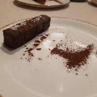 Vegan dessert: salted caramel bar at Naked and Sated - Maestro Victoria in Madrid