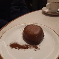 Vegan dessert: chocolate and lemon doughnut at Naked and Sated - Maestro Victoria in Madrid