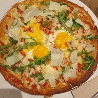 PIZZA DE HUEVOS ROTOS. #Veganuary at Naked and Sated - Maestro Victoria in Madrid