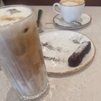 Iced latte with soy, vegan salted caramel bar, soy latte at Naked and Sated - Maestro Victoria in Madrid