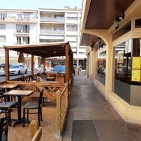 Outdoor seating at HIDMONA in Geneva