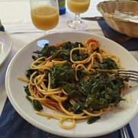 Spaghetti tomaat met side dish spinazie eroverheen at Trattoria Incadase da Piva in Vernazza