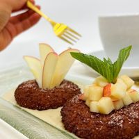 Apfelküchlein mit Vanillesauce at Hotel Restaurant Bahnhof in Giswil