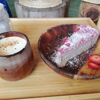 Cappucchino and strawberry cheezecake at Roots in Aljezur