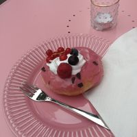 Berry donut at JUICY in Halle