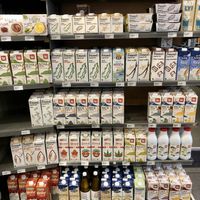 Plantbased milk at Bio Kleiweg in Rotterdam