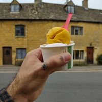 Nice location at Fairy Gelato & Cakes Lora Nova in Bourton-on-the-water