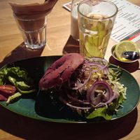 Groente bagel paars, en verse gember thee at Bibliotheek Oosterschelde in Goes