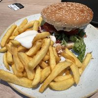 A tasty vegan burger with fries and vegan mayonnaise.   at Küsten-Räucherei Albrecht in Wittmund