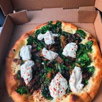 Vegan pizza at True Food Kitchen in Annapolis