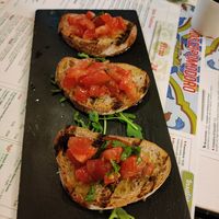The bruschetta is vegan as default from the menu. Good choice. Suite people who avoid salt at Rossopomodoro - Naviglio Grande in Milan