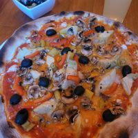 Pizza mit veganem Käse at Kurfürst Maximilian in Munich