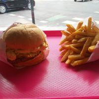 Combo do Mac and cheese not burger at VEGAN FOX in Buenos Aires