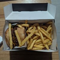 Vegan Mac con papas fritas at VEGAN FOX in Buenos Aires