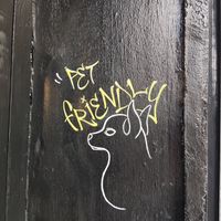 Pet friendly sign at L'Arquera Cafeteria in Mataro