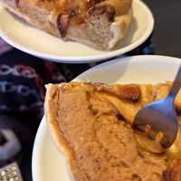 Vegan almond apple pie  at Tartoer in Antwerpen