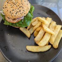 Vegan burger at Nitmiluk Cafe in Nitmiluk