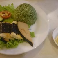 Fish with flavored green rice at Ahs-Wes in Baguio City