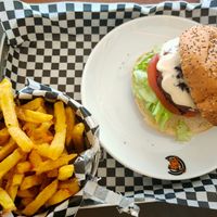 Burger vegan at Croak's in Roses