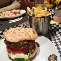 Hamburguesa at Croak's in Roses