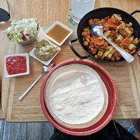 Selbstgemachte Tortillas mit Tofu und Gemüse, dazu Salat und Salsa/Guacamole als Ersatz für die Sourcream at El Struz - Der Mexikaner in Zwettl