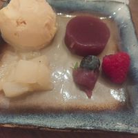 Verrassingsmenu: o.a. bloedsinaasappelijs en peer at Het Dinghuis in Deurne