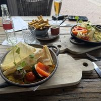 Gele curry met friet en Vegan Mayonaise   at Het Dinghuis in Deurne