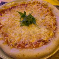 Tres quesos at Freedom Pizza in Madrid