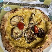 vegan hummus pizza  at Organic Pizza & Food in Milan