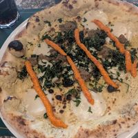 Pizza with red pepper, rocket and smoked tofu at Organic Pizza & Food in Milan