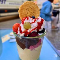 Früchteeisbecher mit 4 Kugeln veganes Eis  at Eisfvchs in Halle