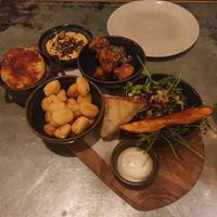 THE VEGAN BOARD: Bang bang cauliflower, superfood salad, sweet potato houmous, crispy porcini gnocchi with truffle mustard mayo, celeriac, nut and mushroom pot pie #Veganuary at The Botanist in Salford