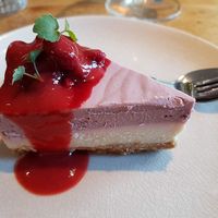 fruit cheesecake at De Vegetarische Slager - The Vegetarian Butcher in The Hague