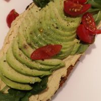 Hummus Avo Bread at Elaine's Deli in Frankfurt