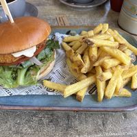 „Chicken“ Burger und Chips   at The Boathouse in Plymouth