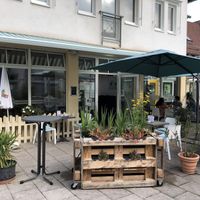 Auch gut zum draußen sitzen . at Café m&e in Neckargemuend
