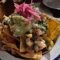 Nachos con guacamoles y pico de gallo at Nomads in Deltebre