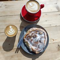 Cortado and latte (both oat) and a cinnamon bun at FRÂN Las in Llanberis