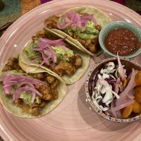 Tacos pois chiches et chou-fleur, guacamole et pickles, sauce rouge piquante    at To Je Tako in Split