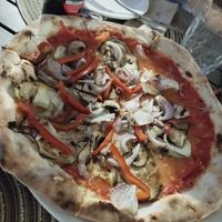 Vegan pizza with vegan cheese at Pizzeria Acebuche in Vejer De La Frontera