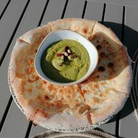 Humus de albahaca con focaccia at Pizzeria Acebuche in Vejer De La Frontera