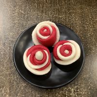 情人節店裏送的、可以吃的玫瑰花！😊😊😊  at Karma Tea House in Wollongong