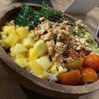 Algues, tofu crispy , tomates cerises, avocat.  at Poké House - Louvain-La-Neuve in Louvain-la-neuve