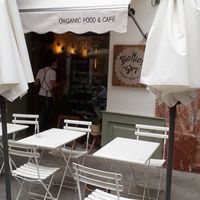 Outdoor sittings at Biomio Brunch Ecológico in Sevilla