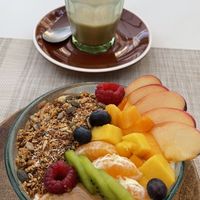 Granola & fruit bowll  at Biomio Brunch Ecológico in Sevilla