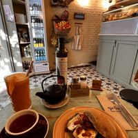 Tofu, avocado cream, spinach, vegan bacon (made from coconut) & sesame seeds. Carrot & ginger juice. Black tea (which turned out to be vanilla, but was nice).  at Biomio Brunch Ecológico in Sevilla