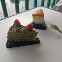 Pistachio cake, Mango-cheesecake at Tentacions in Figueres